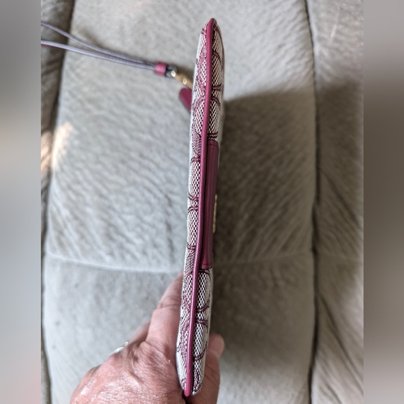 Coach Wristlet-8x5 - EUC - Picture 6 of 11